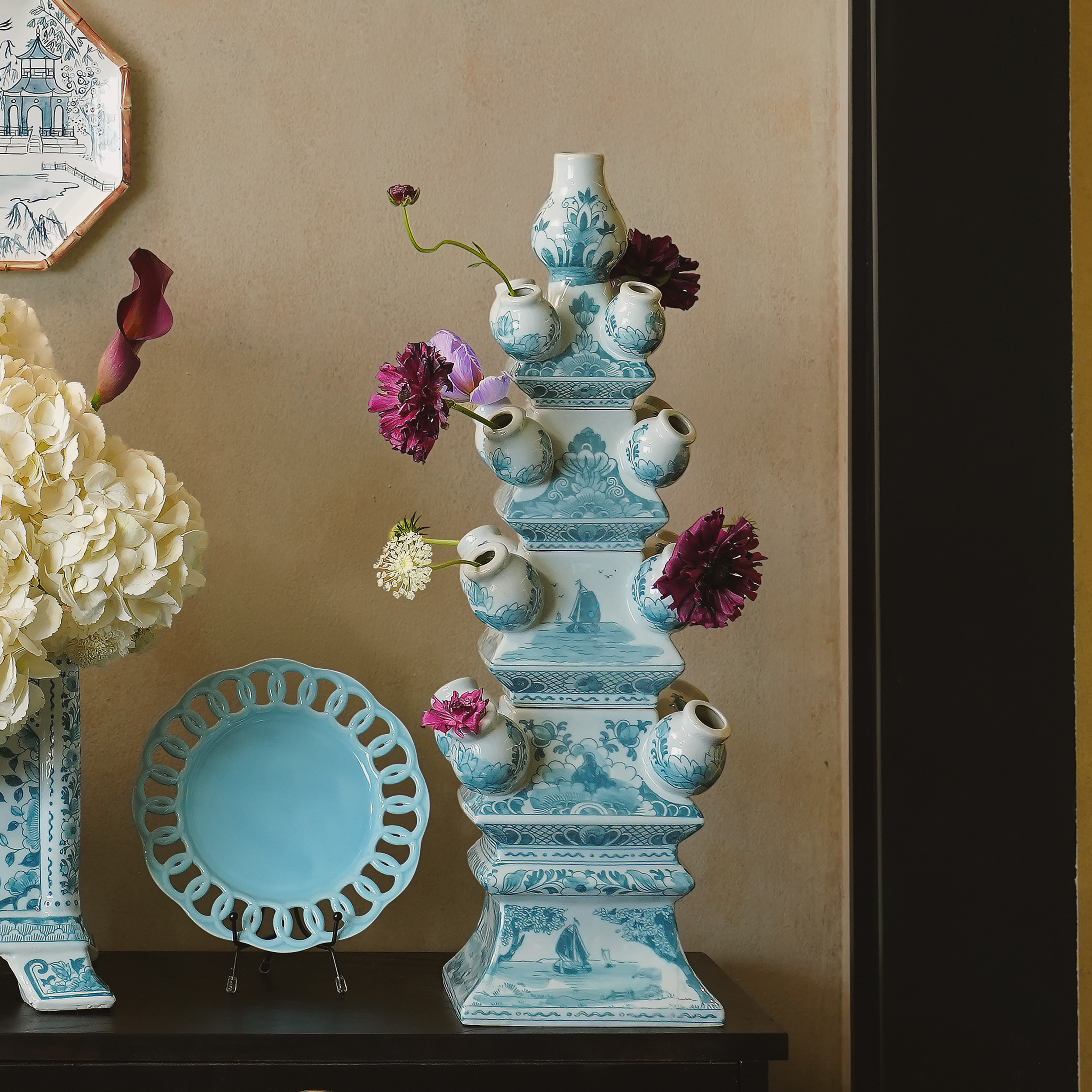FOUR-LAYER DYNASTY ANGULAR TULIP VASE IN DELFT BLUE (22.8")