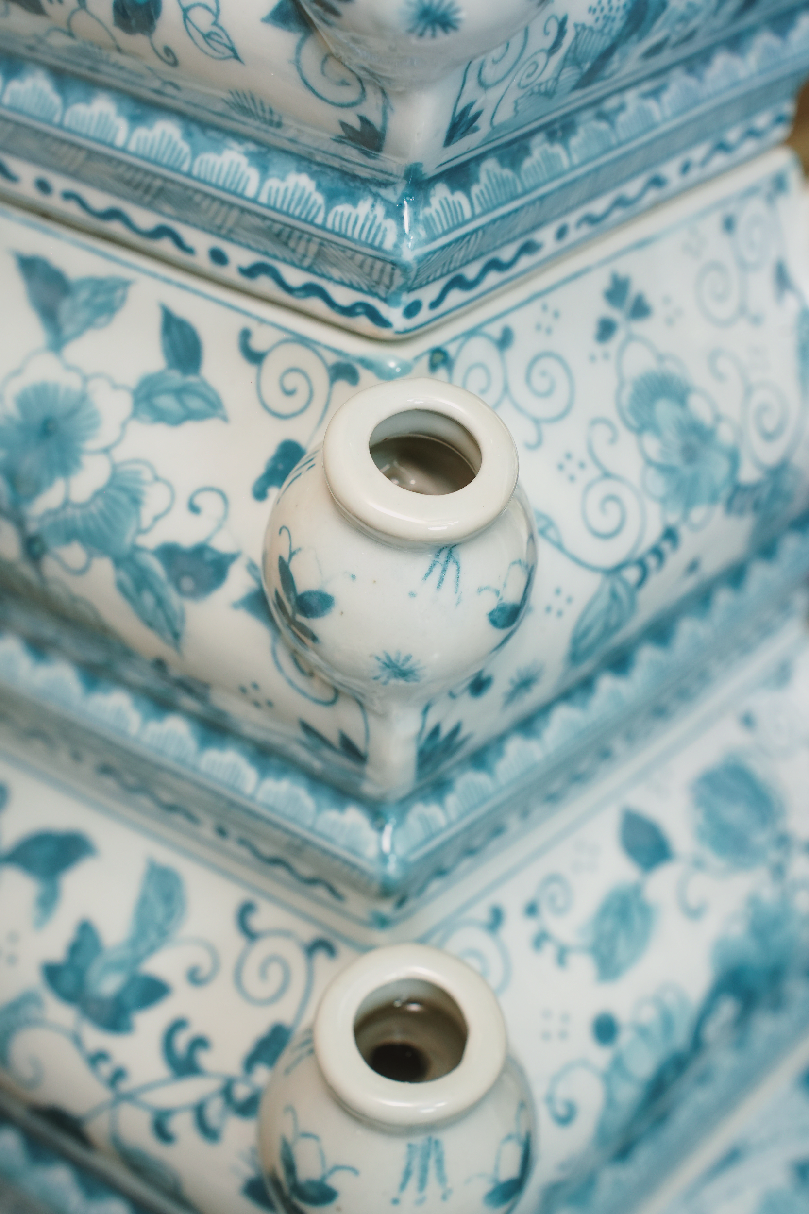 FIVE-LAYER 31.3" Tulip Pyramid Vase in Delft Blue